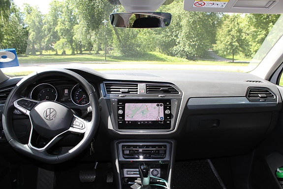 Volkswagen Tiguan 2 of 5