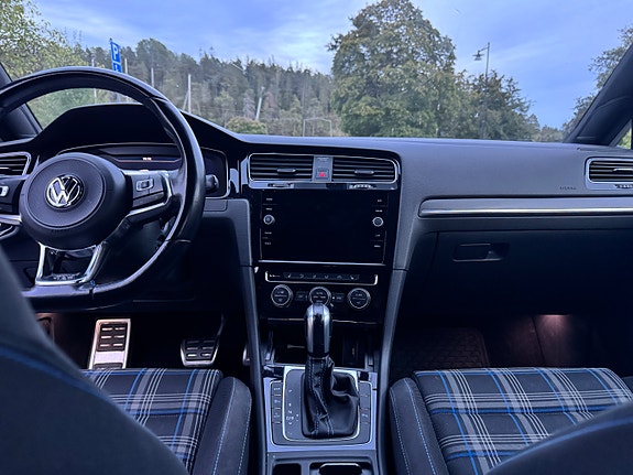 Volkswagen Golf VII 6 of 7