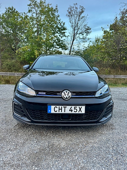 Volkswagen Golf VII 2 of 7