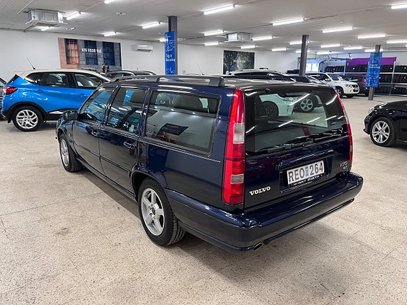 Volvo V70 4 of 18