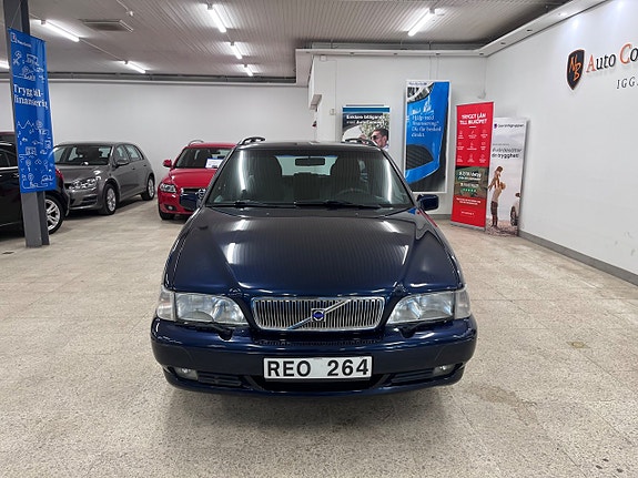 Volvo V70 2 of 18