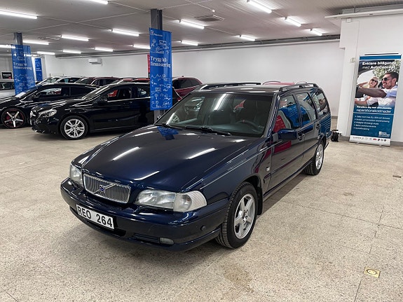 Volvo V70 3 of 18