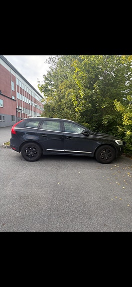 Volvo XC60 2 of 10