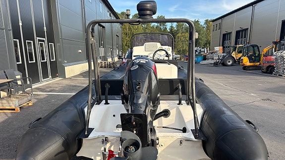 Brig 520 N Evinrude 75 DPGL 5 of 6