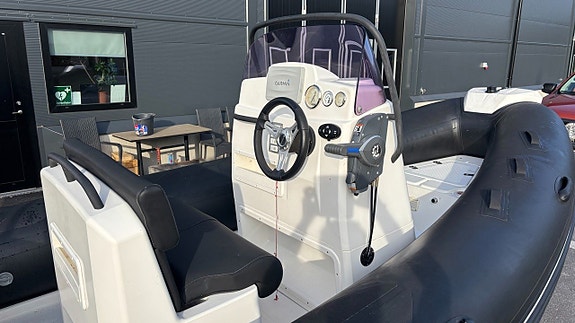 Brig 520 N Evinrude 75 DPGL 4 of 6