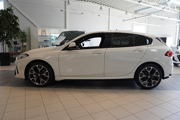 BMW 120 3 of 24
