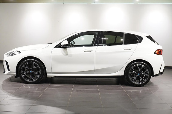 BMW 120 2 of 15