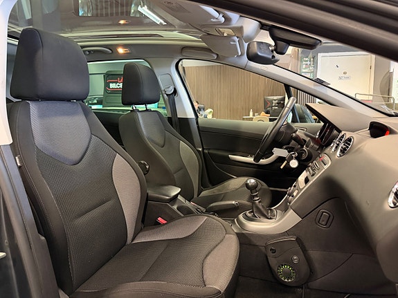 Peugeot 308 SW 25 of 29