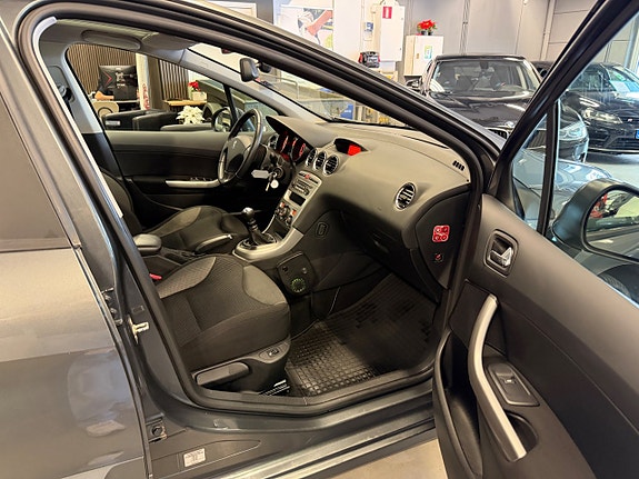 Peugeot 308 SW 20 of 29