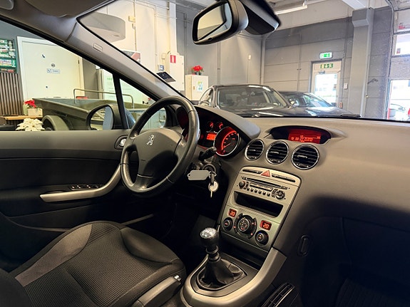 Peugeot 308 SW 24 of 29