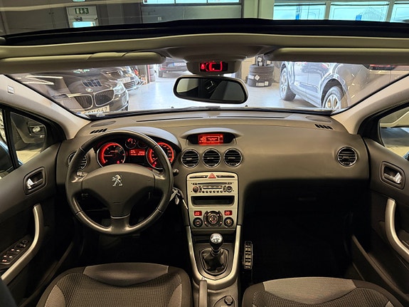 Peugeot 308 SW 26 of 29