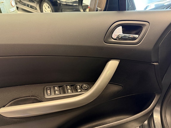 Peugeot 308 SW 10 of 29