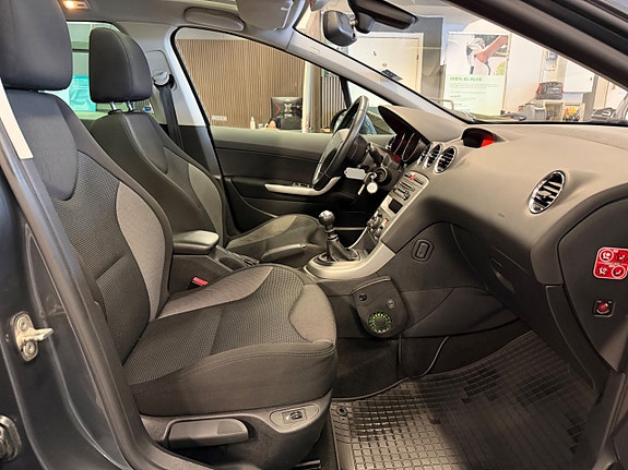 Peugeot 308 SW 22 of 29