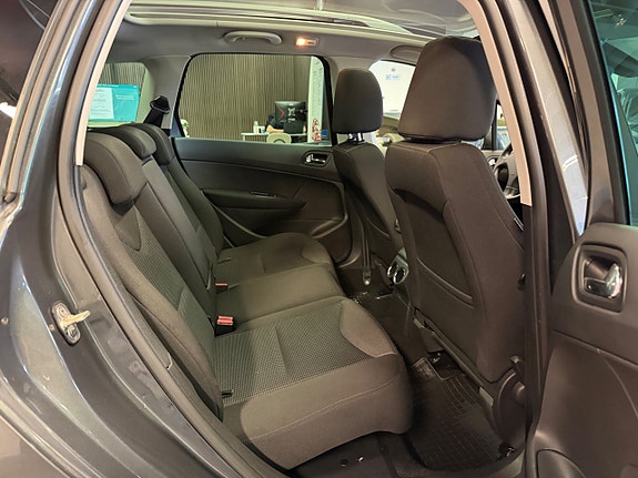 Peugeot 308 SW 27 of 29