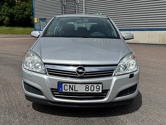 Opel Astra 2 of 22