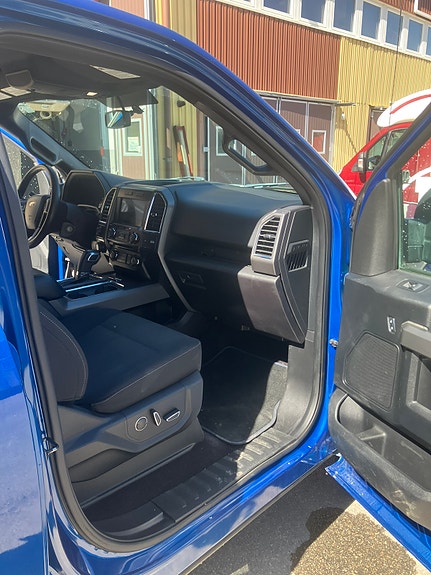 Ford F-150 6 of 9