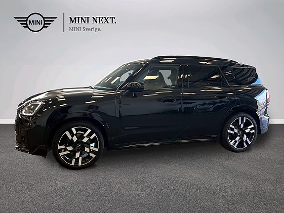 MINI Countryman SE 2 of 16