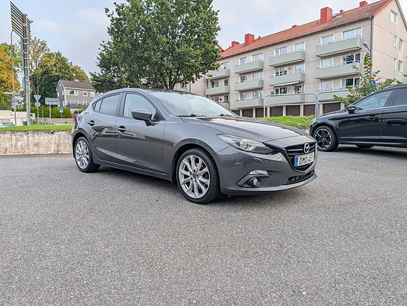 Mazda 3 2 of 8