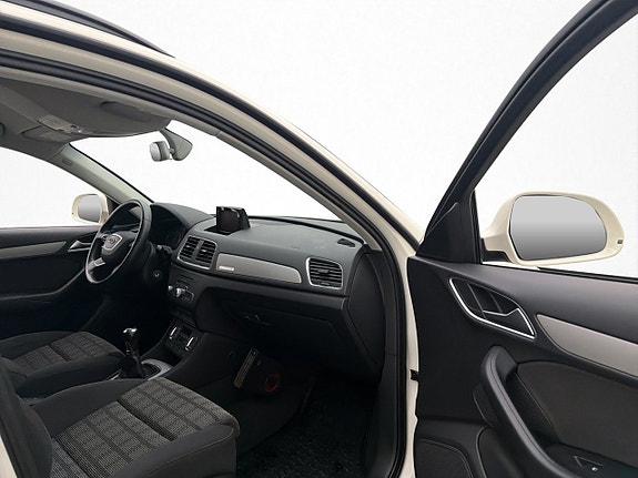 Audi Q3 25 of 28