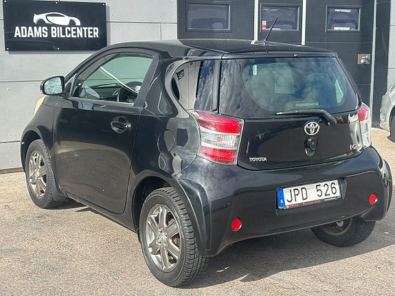Toyota IQ 7 of 10