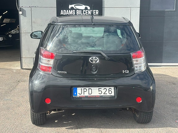 Toyota IQ 6 of 10