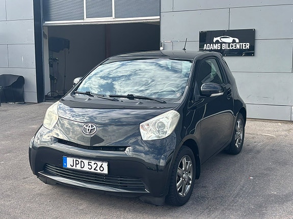 Toyota IQ 2 of 10