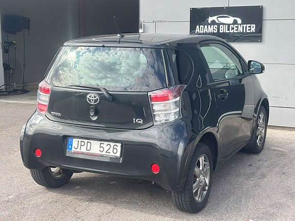 Toyota IQ 5 of 10