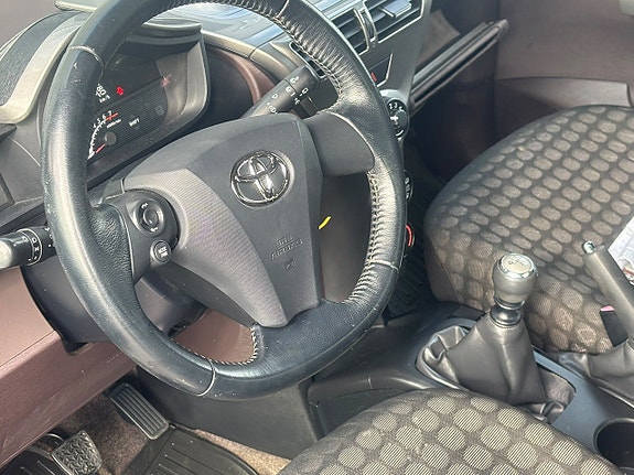 Toyota IQ 8 of 10