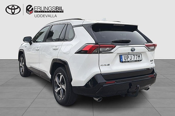 Toyota RAV4 3 of 17