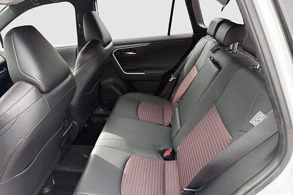 Toyota RAV4 9 of 17