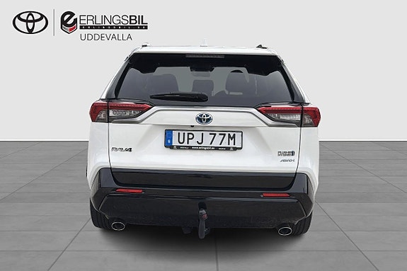 Toyota RAV4 5 of 17