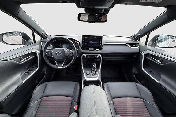 Toyota RAV4 10 of 17
