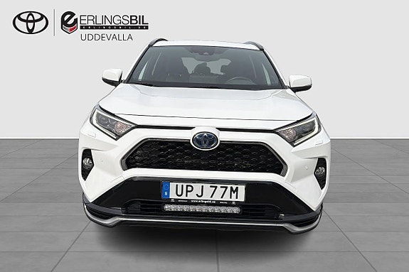 Toyota RAV4 6 of 17