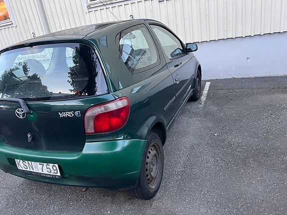 Toyota Yaris 3 of 4