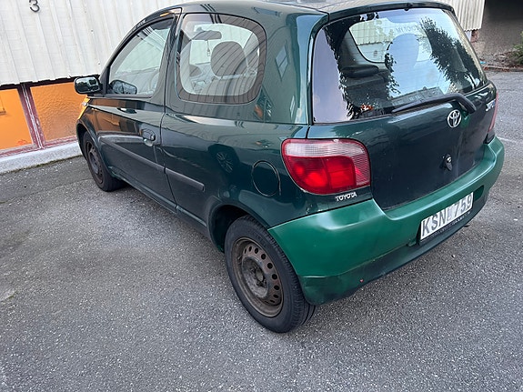 Toyota Yaris 4 of 4