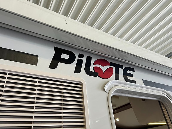Pilote P 740 / Solcell / Automat / Långbäddar 24 of 24
