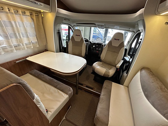 Pilote P 740 / Solcell / Automat / Långbäddar 7 of 24