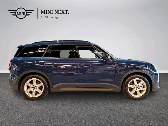 MINI Countryman SE 2 of 16