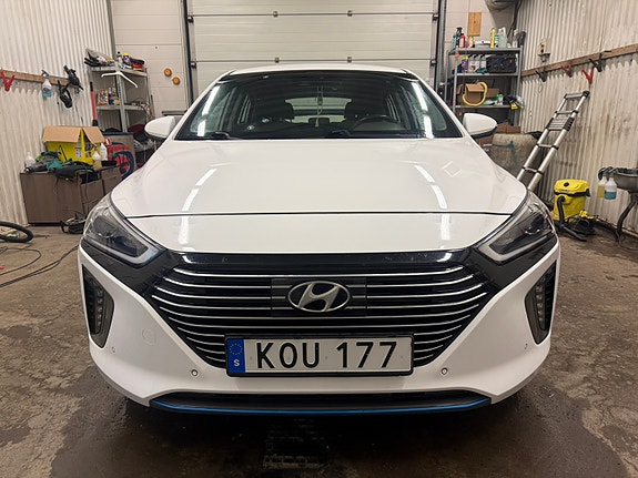 Hyundai IONIQ 8 of 8