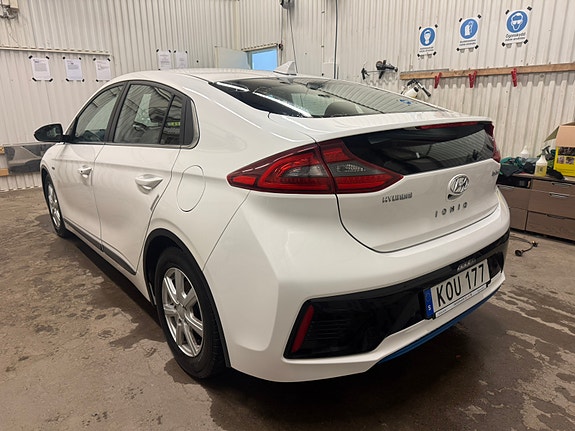 Hyundai IONIQ 3 of 8