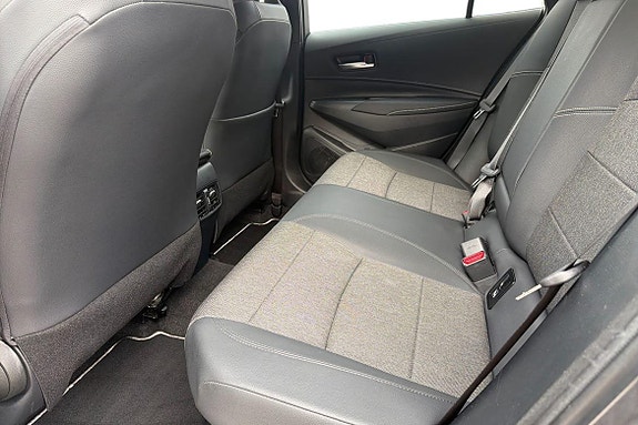 Toyota Corolla 13 of 21