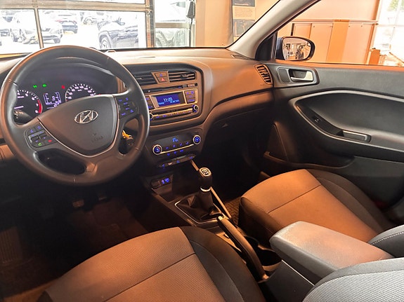 Hyundai i20 10 of 24