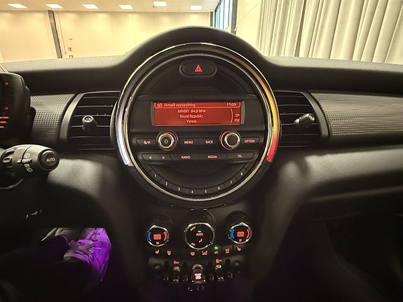 MINI Cooper 13 of 13