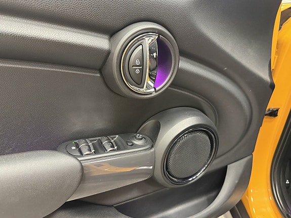 MINI Cooper 10 of 13