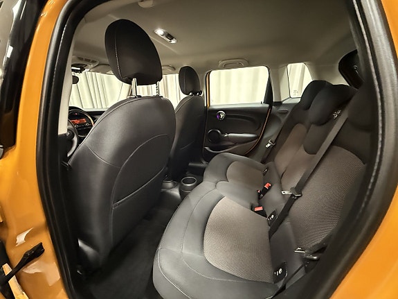 MINI Cooper 8 of 13