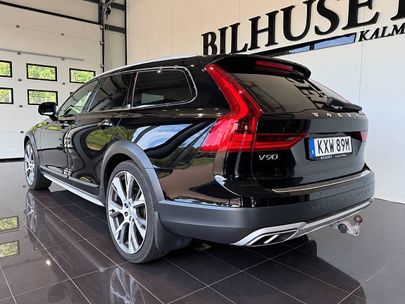 Volvo V90 Cross Country 2 of 11