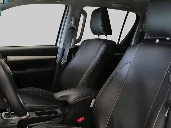 Toyota HiLux 12 of 13