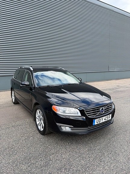 Volvo V70 2 of 15