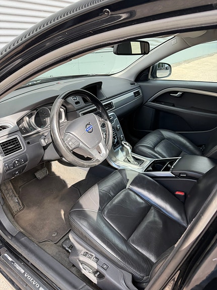 Volvo V70 8 of 15