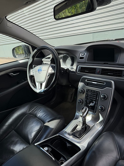 Volvo V70 11 of 15